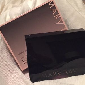 Mary Kay Compact Pro NEW